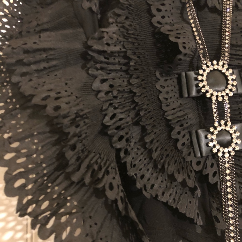 HOST PICK🎊Gorgeous Ruffle Blouse - Picture 2 of 8
